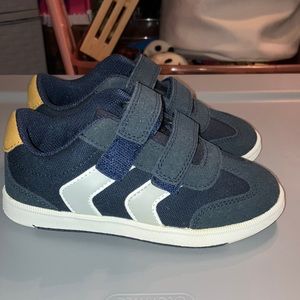 Toddler boys brand new sneakers